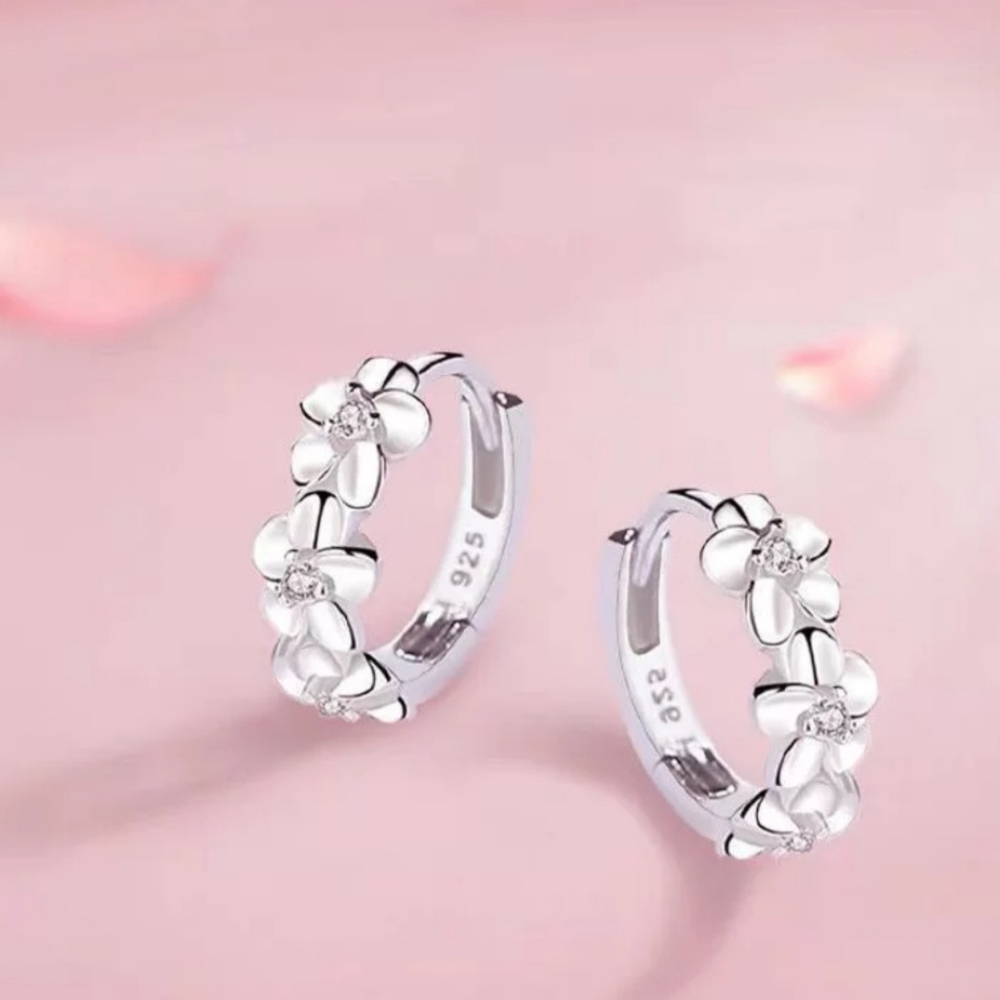 925 Sterling Flower Earrings🌸